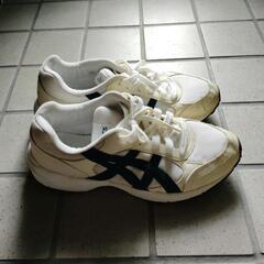 アシックススニーカーの画像
