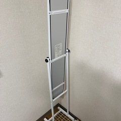 全身が写る動く鏡の画像