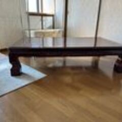 旅館で使っていた重厚感のあるテーブルの画像