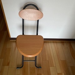 折りたたみ椅子の画像