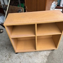 小さい本棚　輪付き