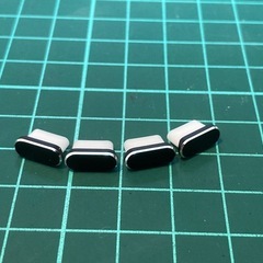 USB Type-C ダストプラグ ブラック 4個 ダスト 保護 キャップ ほこりやゴミの侵入防止 iPhone Android パソコンの画像