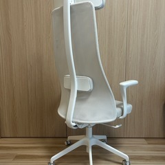 オフィスチェアIKEAホワイトの画像