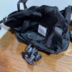 折りたたみ旅行バック タイヤ付きの画像