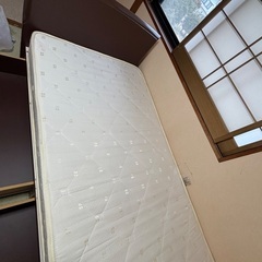 美品引き出し付きベッド