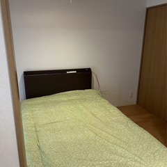 ⒈2mベットと鏡台