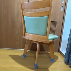 ダイニングセット、回転椅子2脚の画像