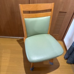 ダイニングセット、回転椅子2脚の画像