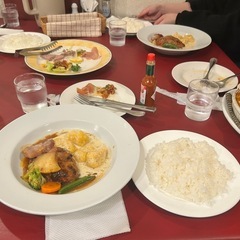 ご飯やカラオケに行くグループ！