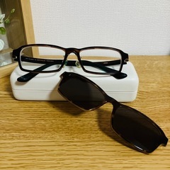 【中古】JINS Switch サングラス＋眼鏡ケース白＋カラビナ付き眼鏡ケースの画像