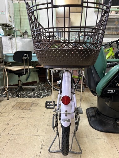 電動アシスト自転車 シルバー 前カゴ付き 電動アシスト自転車 シティ