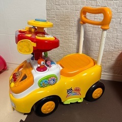 アンパンマンよくばりビジーカー