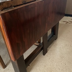 ダイニングテーブルの画像