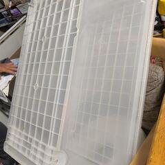 プラスチックケース2個の画像