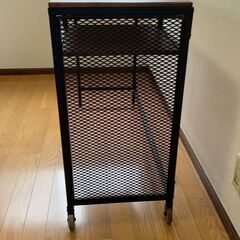 机と椅子のセットの画像