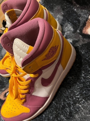 Nike Air Jordan 1 マルーン/イエロー ハイカット 