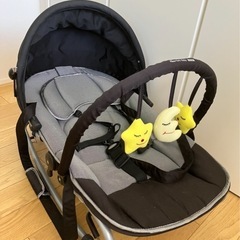 カトージ バウンサー 別購入テーブル付きの画像