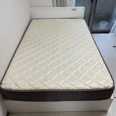 【決まりました】マットレス&ベッドフレーム（セミダブル）の画像