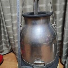 ステンレス製のミルク缶搾乳缶②