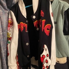 主に小学校低学年男の子位まで向けの服譲ります