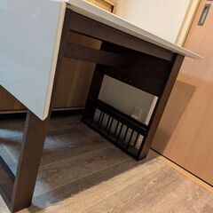白いダイニングテーブル(2人～4人)の画像