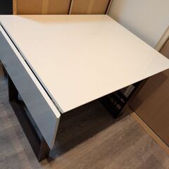 白いダイニングテーブル(2人～4人)の画像