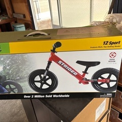 子供ストライダー