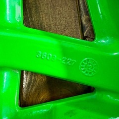 中古品　ARCTIC CAT スピンドルナックル　グリーン　スノーモービルの画像