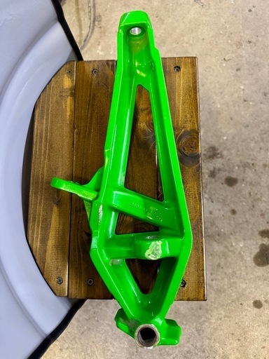 中古品　ARCTIC CAT スピンドルナックル　グリーン　スノーモービル