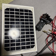 ソーラーパネル式充電器。車＆バイク12Vバッテリー