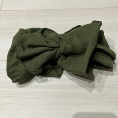 新品未使用　ヘアバンド　レディース　カーキ　リボン　おしゃれ