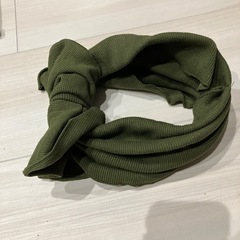 新品未使用　ヘアバンド　レディース　カーキ　リボン　おしゃれの画像