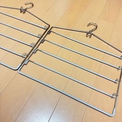 滑り止め付きズボンハンガー4本 パンツハンガーの画像