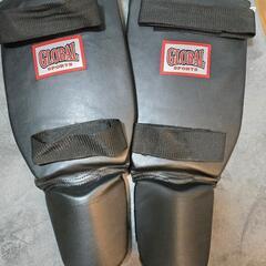 キックボクシング等格闘技用レガースLの画像