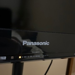 美品　Panasonic パナソニック　2011年型　32インチ　リモコン付き　移動式　TVスタンド付きの画像