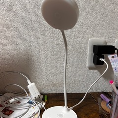 ホワイト LED デスクライト フレキシブルアーム
