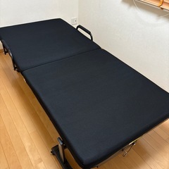 折りたたみベッドの画像
