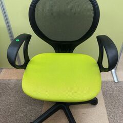 デスクチェア・イス　ひじ掛け　リフト機能あり　グリーン　＜１＞
