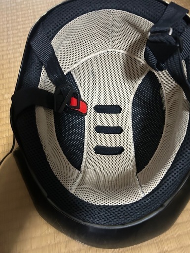ヤールーヘルメット、ヘルメット
