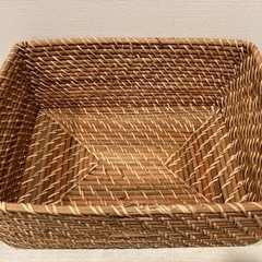 重なるラタンバスケット中の画像