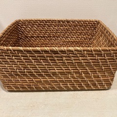 重なるラタンバスケット中