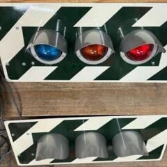 信号機♦3色信号♦電・青・黄・赤・丸型・中古♦２点♦日本国♦本物商品♦緊急時に♦使っていた♦信号機です♦古いですが♦美品♦信号機・アンティーク・観賞用の画像
