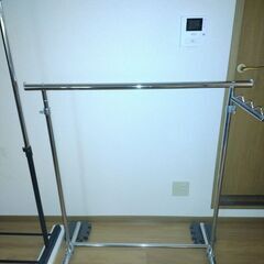 ハンガーラック　耐荷重140kg　頑丈　新品のキャスター付き