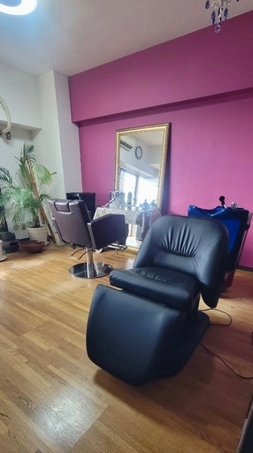 ★自宅でヘアサロンを始めたい方、必見です‼︎ ほとんど揃っているので、すぐにスタート可能‼︎ 設備品はほとんど使っていないので綺麗です♪シャンプー台は底上げ工事が必要ないので開業資金を大幅に節約、また、買い揃えるお時間も大幅に節約‼︎♪