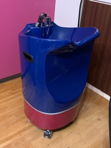 ★自宅でヘアサロンを始めたい方、必見です‼︎ ほとんど揃っているので、すぐにスタート可能‼︎ 設備品はほとんど使っていないので綺麗です♪シャンプー台は底上げ工事が必要ないので開業資金を大幅に節約、また、買い揃えるお時間も大幅に節約‼︎♪