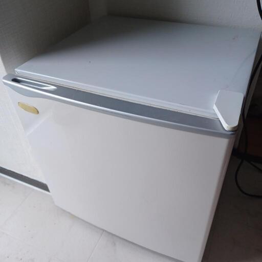 ドタキャンされましたので再投稿。本日中の取引出来る方。小型冷蔵庫