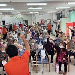 未経験の方でも少しずつ業務を覚えられ、成長していく事に楽しみを感じられます♪　デイサービスに通われる利用者様が元気に過ごし続けられるお手伝いを行うお仕事です！の画像