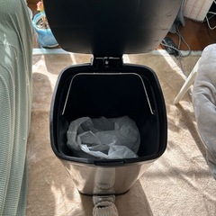 【お引取り者決定済】ゴミ箱  容量不明の画像