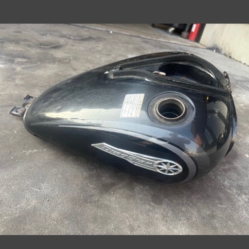 ★ ヤマハ ドラッグスター 250 VG02J 燃料タンク　YAMAHA drag star カスタム　アメリカン　タンク　実動車外し♪ ☆ ヤマハ ドラッグスター 250 VG02J 燃料タンク YAMAHA drag star