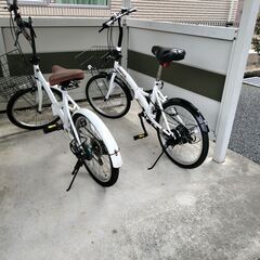 折り畳み自転車　パンクしないタイヤ　6段変速　20インチ　空気入れの必要なし　取説あり　使用1年未満の画像